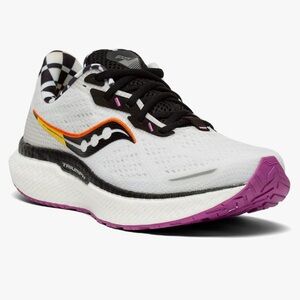 Saucony woman’s size 7 triumph 19 White and Pink Athletic Shoes NWT retail $149